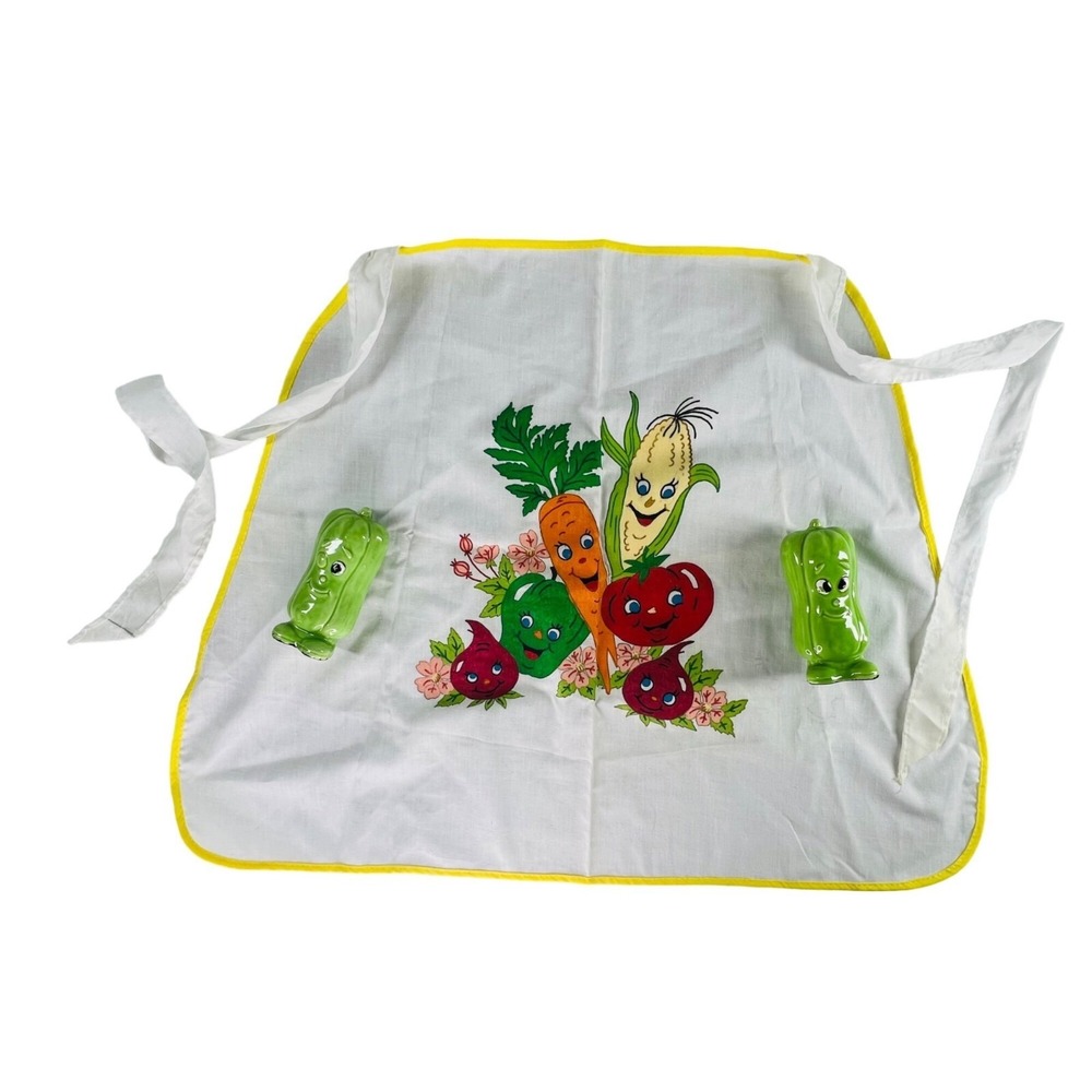 Vintage Anthropomorphic Veggie Apron & Salt & Pepper Shaker Set Food w/ faces